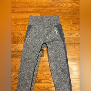 BRAND NEW seamless gym shark leggings , size small